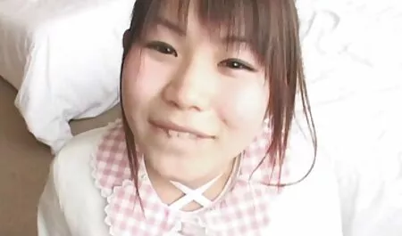 Round Assed Teen spreizt hentai porno seiten ihre Wangen für Sahne