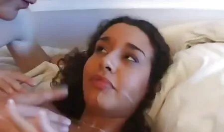 Heiße Brünette in rosa Höschen assfucked sexseiten kostenlos