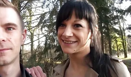 Durchbohrte MILF kostenlos pornoseiten lutscht Schwanz und isst Sperma Pussy Piercings