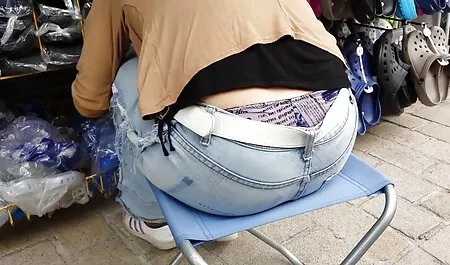 Sie fickt einen verschwitzten Nylonfuß welche pornoseite ist die beste und kommt darauf!