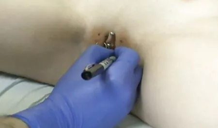 Alexa hat einen harten Schwanz in ihrem amateur porno seiten engen Anus