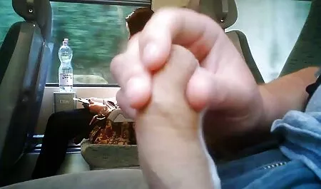 Steamy Porno Action entlang japanischer Puppe mit pornoseiten kostenfrei zwei geilen Männern