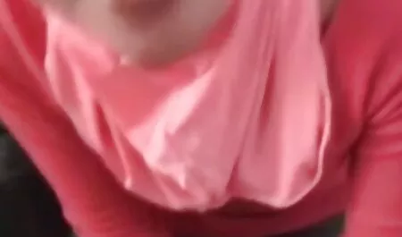 schmutzige Clubgirls anime porno seiten blitzen Titten und den Rock hoch, um ihre zu sehen