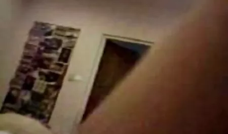 Die süße deutschsprachige pornoseiten Studentin Alisha Adams stopft ihre enge Möse mit einem Spielzeug